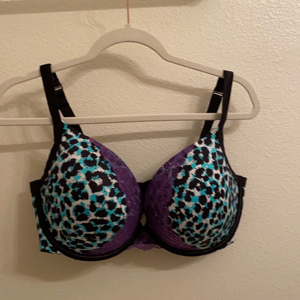 2 bras brand new never been worn